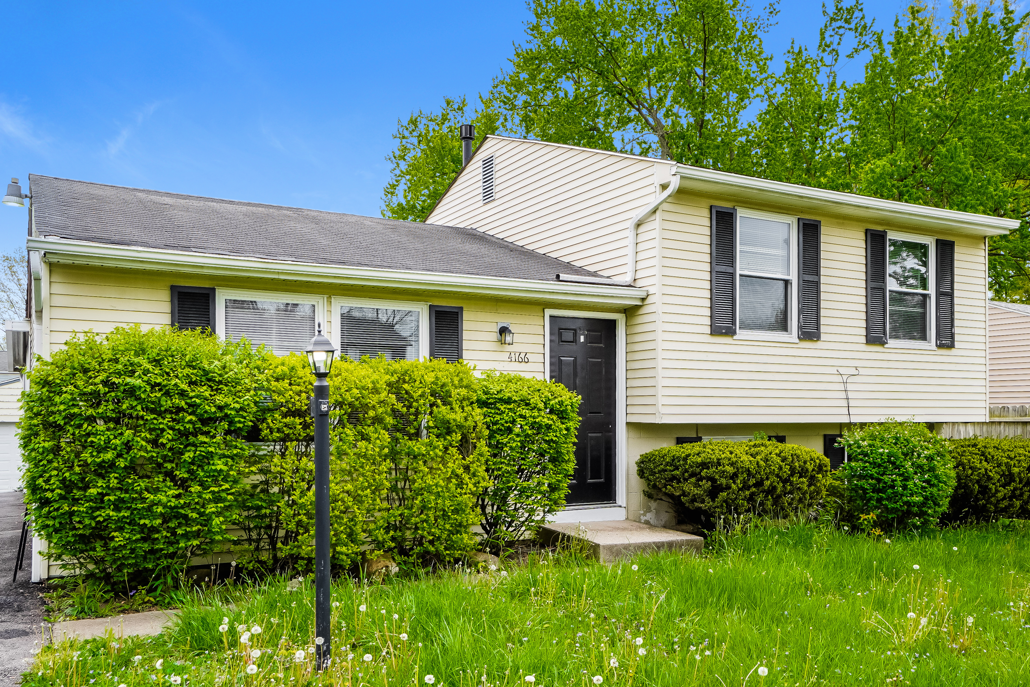 4166 Clayridge Ln Columbus, OH 43224